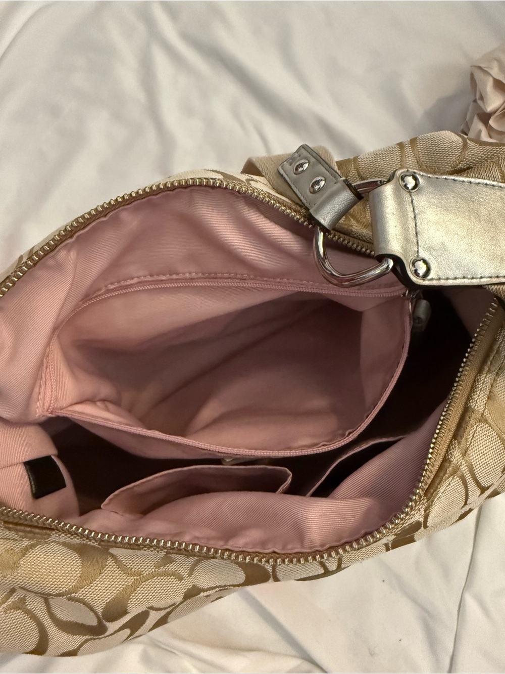 EUC Vintage Coach Gallery Signature
Hobo Shoulder Bag with Multicolor Stripe - Picture 15 of 15